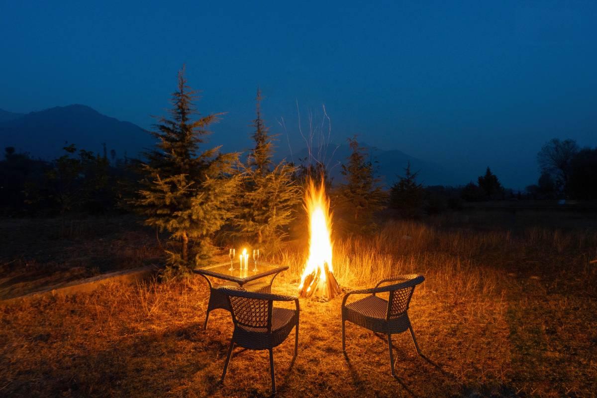 Bonfire under the night sky at Khwab Villa | Kangan, Kashmir Bonfire under the night sky at Khwab Villa