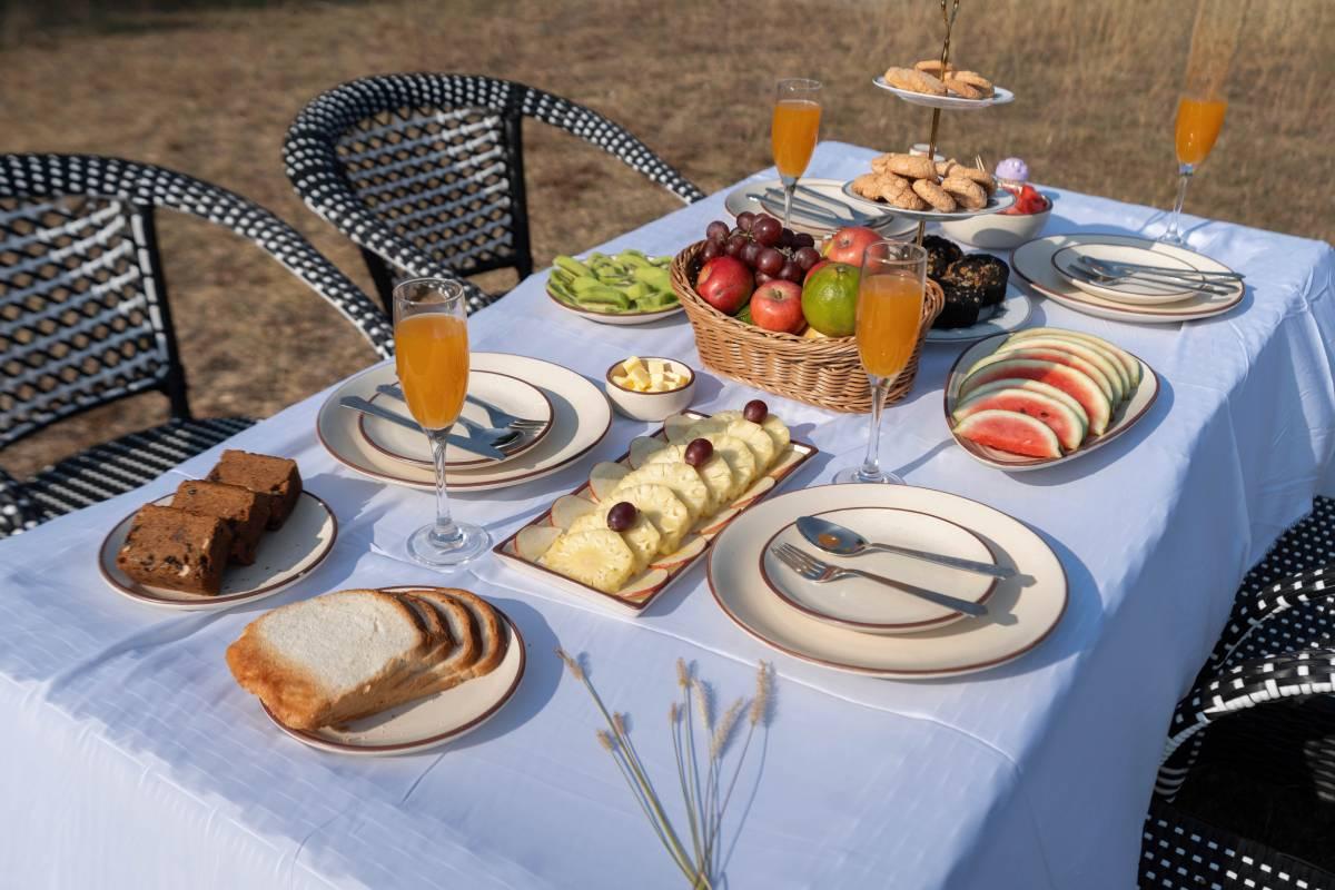 Fresh breakfast spread served at Khwab Villa | Kangan, Kashmir Fresh breakfast spread served at Khwab Villa
