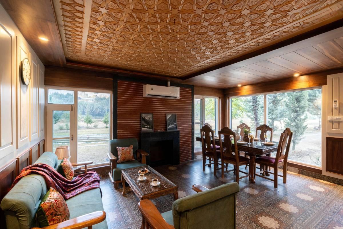 Dining area and lounge at Khwab Villa | Kangan, Kashmir Dining area and lounge at Khwab Villa