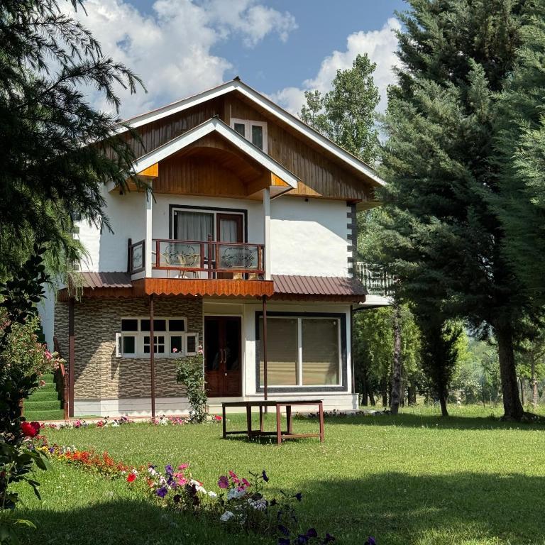 Garden and wooden façade of Khwab Villa | Kangan, Kashmir Garden and wooden façade of Khwab Villa