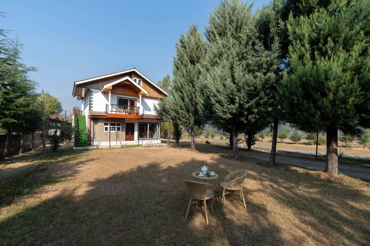 Front lawn and wooden façade of Khwab Villa, a private five-bedroom villa in Kangan, Kashmir Front lawn and wooden façade of Khwab Villa, a private five-bedroom villa in Kangan, Kashmir