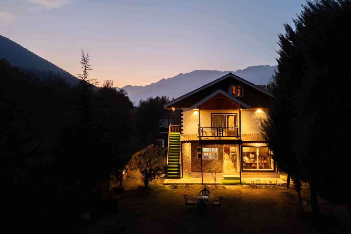 Khwab Villa at dusk | Kangan, Kashmir Khwab Villa at dusk